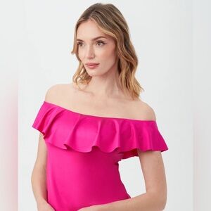 NWT- TRINA TURK. WOMEN Off-Shoulder magenta Ruffle Tankini Top